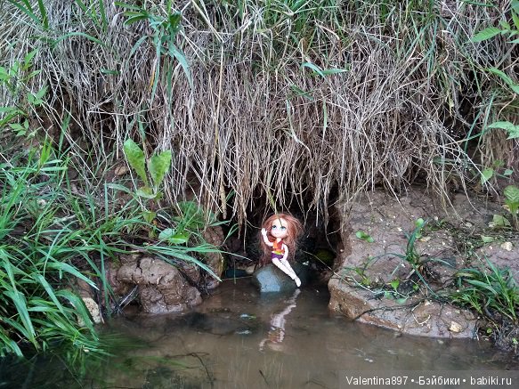 Дачные зарисовки. Даринка и Машуня купаются и отдыхают