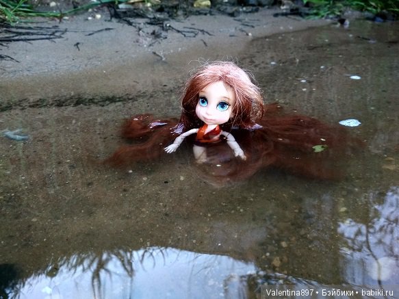 Дачные зарисовки. Даринка и Машуня купаются и отдыхают