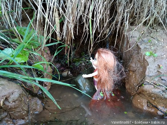 Дачные зарисовки. Даринка и Машуня купаются и отдыхают