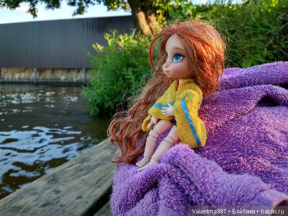 Дачные зарисовки. Даринка и Машуня купаются и отдыхают