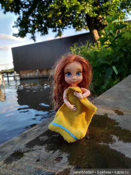 Дачные зарисовки. Даринка и Машуня купаются и отдыхают