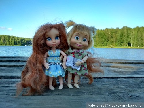 Дачные зарисовки. Даринка и Машуня купаются и отдыхают