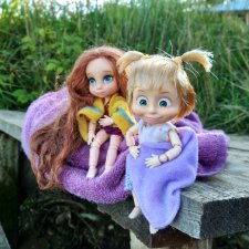 Дачные зарисовки. Даринка и Машуня купаются и отдыхают