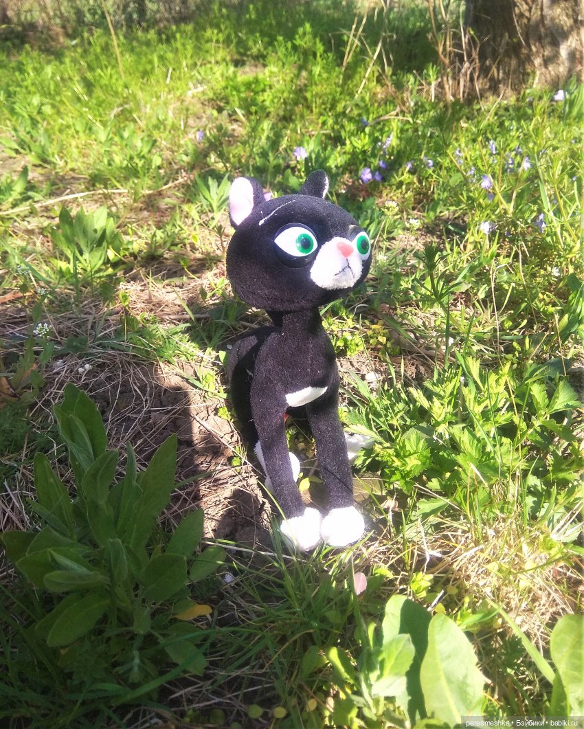 Первое солнце, первая весна... Мы идем гулять