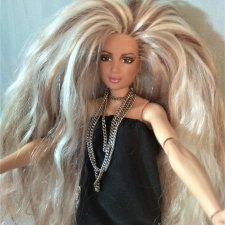 Перепрошитая козочкой Шакира на теле рестлерши.