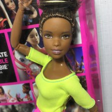 Суперподвижная Барби йога. Аша