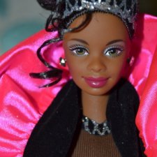 Шикарная африканка Happy Holidays Barbie, 1998 год