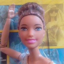 Новинка 2018 года Барби (Barbie) "Безграничные движения" брюнетка (2)