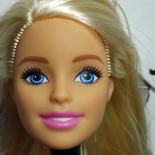 Голова Барби йоги блондинки 2018 год "Безграничные движения" (серо-розовый топ)