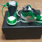 Брелки кроссовки для Кенов бело-зеленые с зеленой защитой (3)