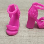 Розовые босоножки для Барби