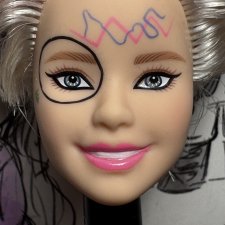 Голова от Странной Барби