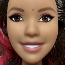 Барби Лесли на теле йоги Милли