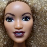 Барби от Марни Сенофонте на теле йоги