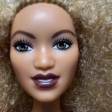 Барби от Марни Сенофонте на теле йоги