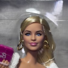 Барби Марго Робби из сета "Сцена у костра" по фильму "Барби"