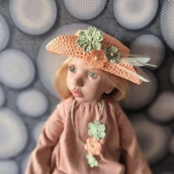 Sienna Zwergnase и вязаная шляпа