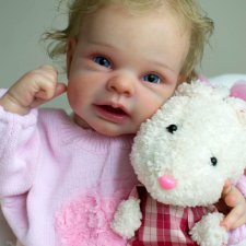 Pilar малышка