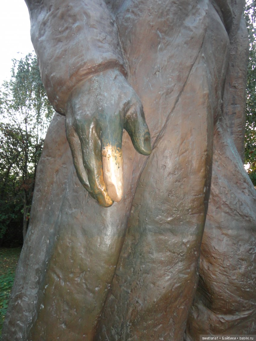 «По- осеннему шепчут листья…»