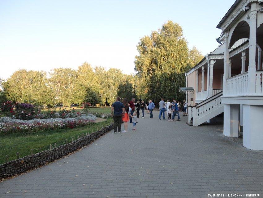 «По- осеннему шепчут листья…»