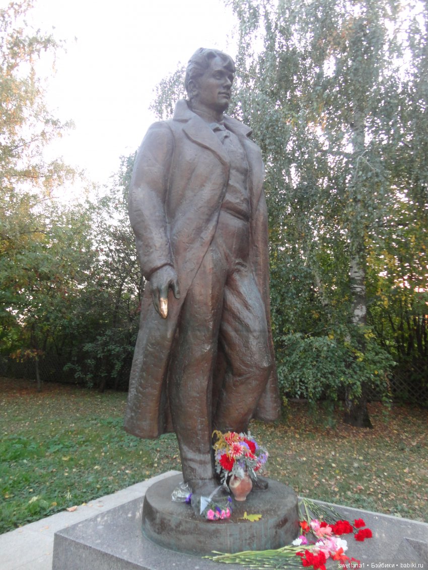 «По- осеннему шепчут листья…»