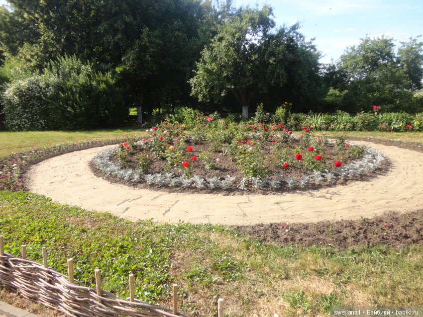 «По- осеннему шепчут листья…»