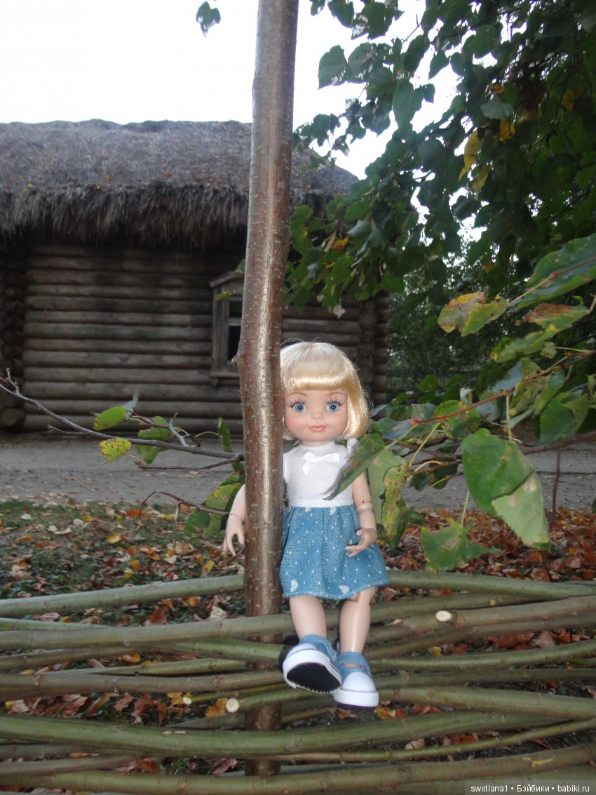 «По- осеннему шепчут листья…»