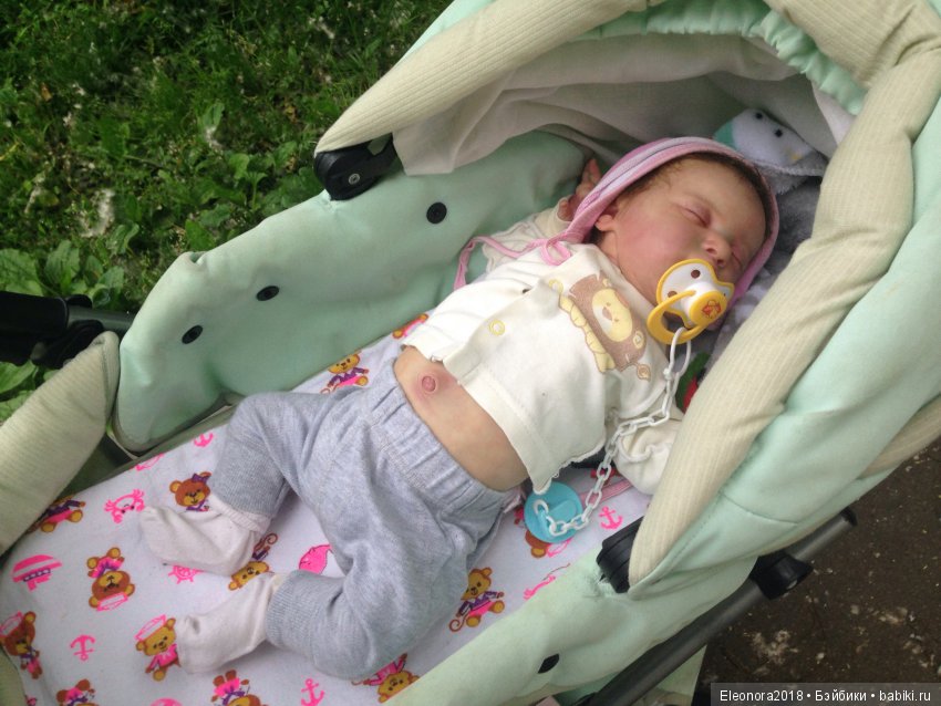 Новорожденный реборн в коляске. Реборны прогулки. Коляска с реборном. Прогулка с реборном в коляске зимой. Реборн в коляске на прогулке.