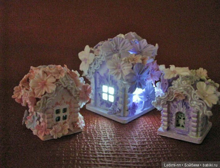 Миниатюрный домик с подсветкой
