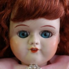 Озорная и любопытная куколка поздравляет всех с наступающим 8 марта! Реплика-антикварная-фантазийная