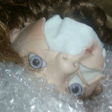 Зависла посылка с куклой из России в США