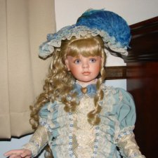 Девочки, у кого есть дома куколка Гвендолин от Донны Руберт