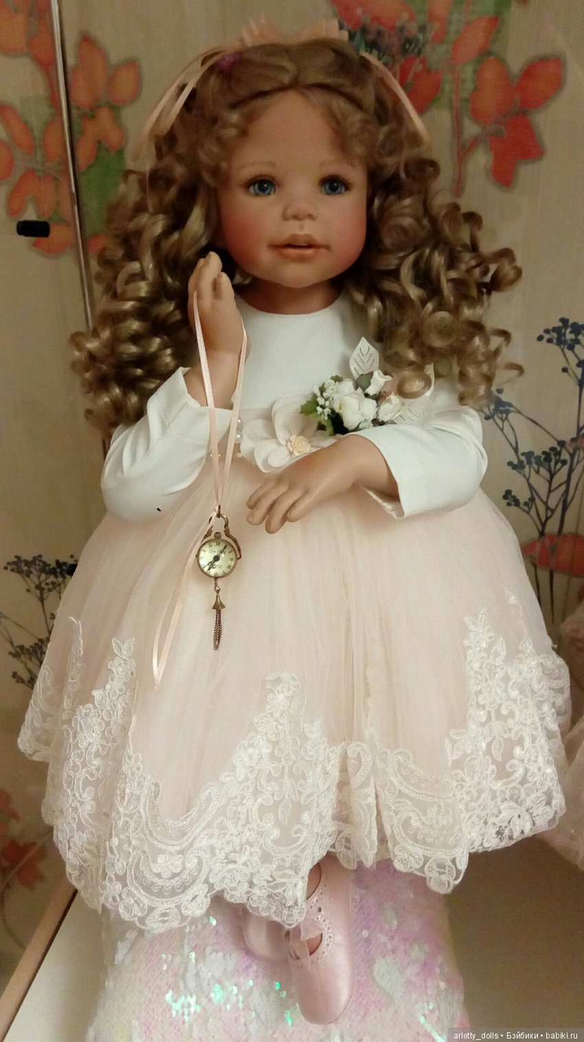 У кого есть Ангелина от Моники Левениг? Вопрос по её сидению-стоянию