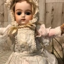 Куколки кружатся, одеваются, живут. Живые видео антикварных кукол