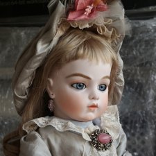 Брюшки вылетают из гнезда. Малышка готовится к встрече со своим заказчиком ✨