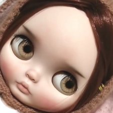 Красивая реалистичная Blythe с маленькими разрезами глаз Красивая реалистичная Blythe с маленькими разрезами глаз