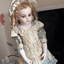 Две из шести заказных Брю примеряют платья 💎