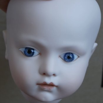 Примерка ранних антикварных французских эмалевых paperweight глаз одной из моих Брю 👁👁