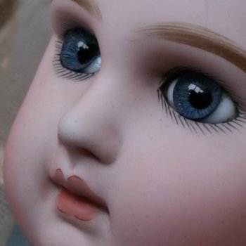 Красота лиц ранних антикварных французских кукол