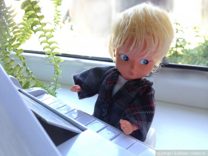 Лора и Петер. История любви маленьких кукол в большом городе