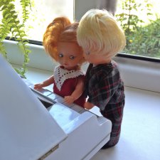 Лора и Петер. История любви маленьких кукол в большом городе