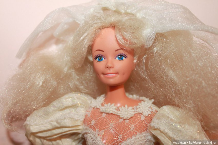 Как мушка в янтаре, Fashion Corner