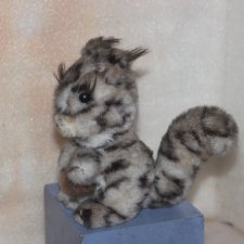 Игрушка СССР Белка с орешком  20 см