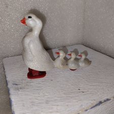 Игрушка СССР  Утка с утятами   Шагающая