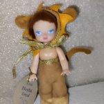 Маленькая коллекционная кукла в костюме зверушки с биркой