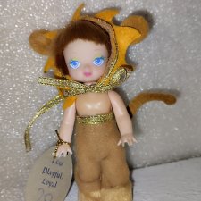 Маленькая коллекционная кукла в костюме зверушки с биркой