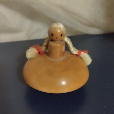 Деревянная игрушка СССР Девочка волчок