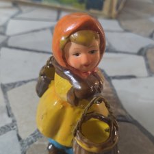 Керамическая фигурка Девочка с коромыслом