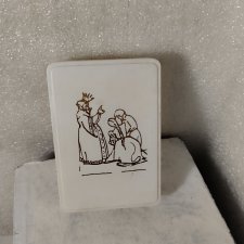 Коробочка для кукольных безделушек со сказочным сюжетом