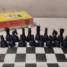 Шахматы "Малютка" СССР хороши для фото с маленькими куклами